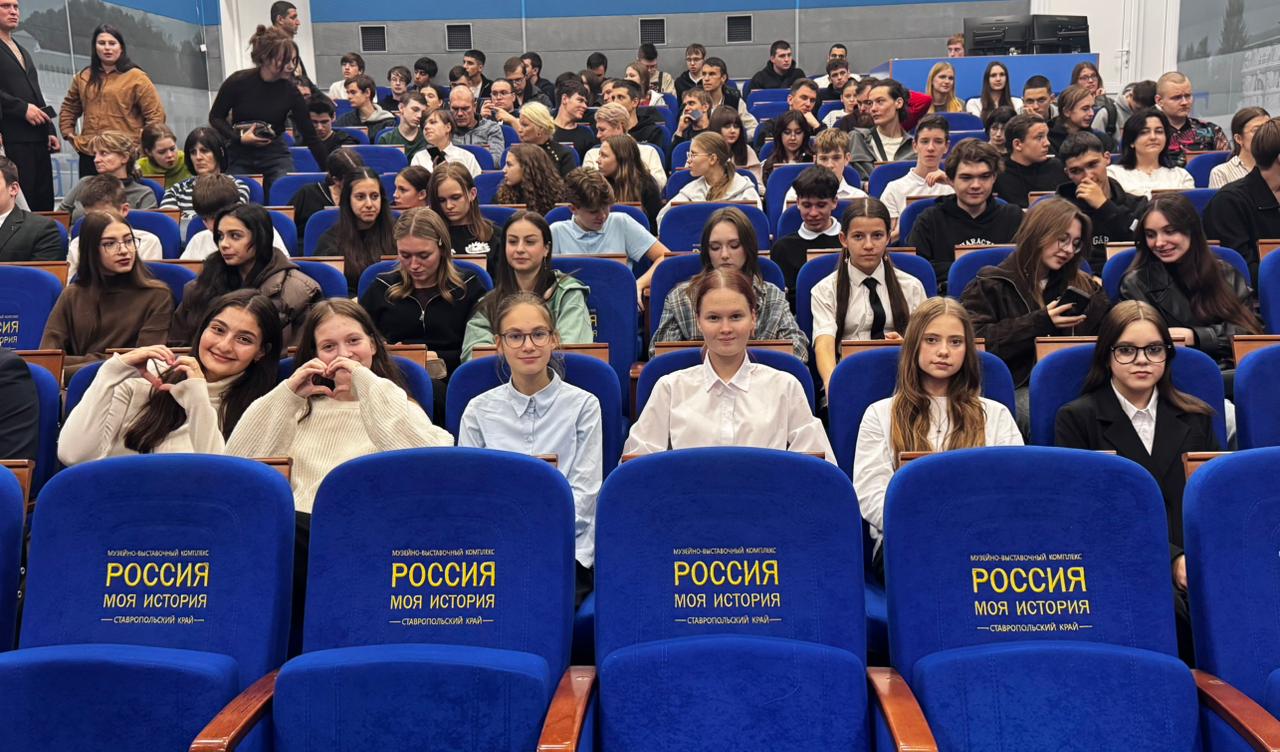 Премьерный показ фильма "Окопная свеча" и знакомство с кинорежиссером Денисом Корниловым.